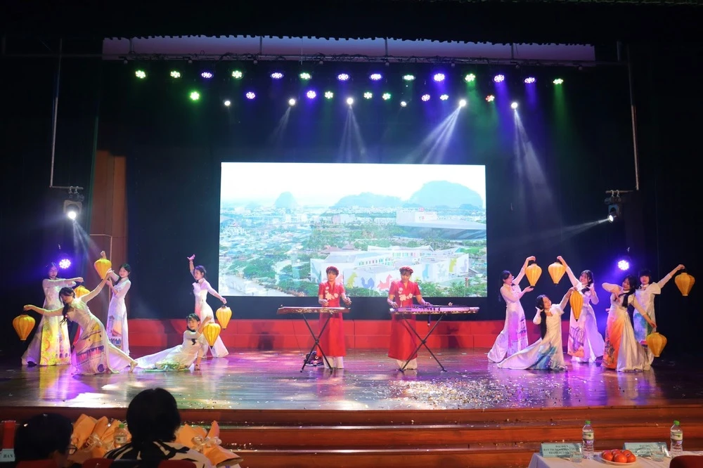 Trường Cao Đẳng Đại Việt Đà Nẵng Nhận Song Giải Tại Hội Diễn Văn Nghệ Kỷ Niệm 50 Năm Ngày Giải Phóng Đà Nẵng