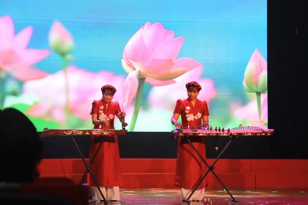 Trường Cao Đẳng Đại Việt Đà Nẵng Nhận Song Giải Tại Hội Diễn Văn Nghệ Kỷ Niệm 50 Năm Ngày Giải Phóng Đà Nẵng