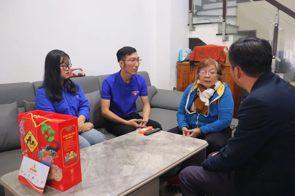 Trường Cao Đẳng Đại Việt Đà Nẵng Thăm Và Chúc Sức Khỏe Cựu Thanh Niên Xung Phong Đà Nẵng