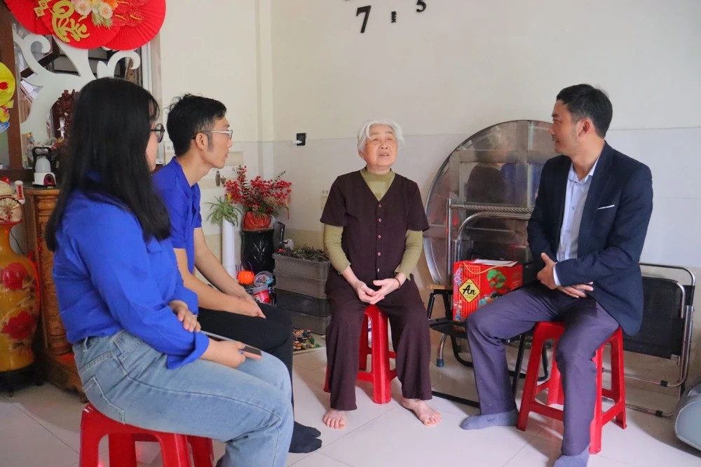 Trường Cao Đẳng Đại Việt Đà Nẵng Thăm Và Chúc Sức Khỏe Cựu Thanh Niên Xung Phong Đà Nẵng