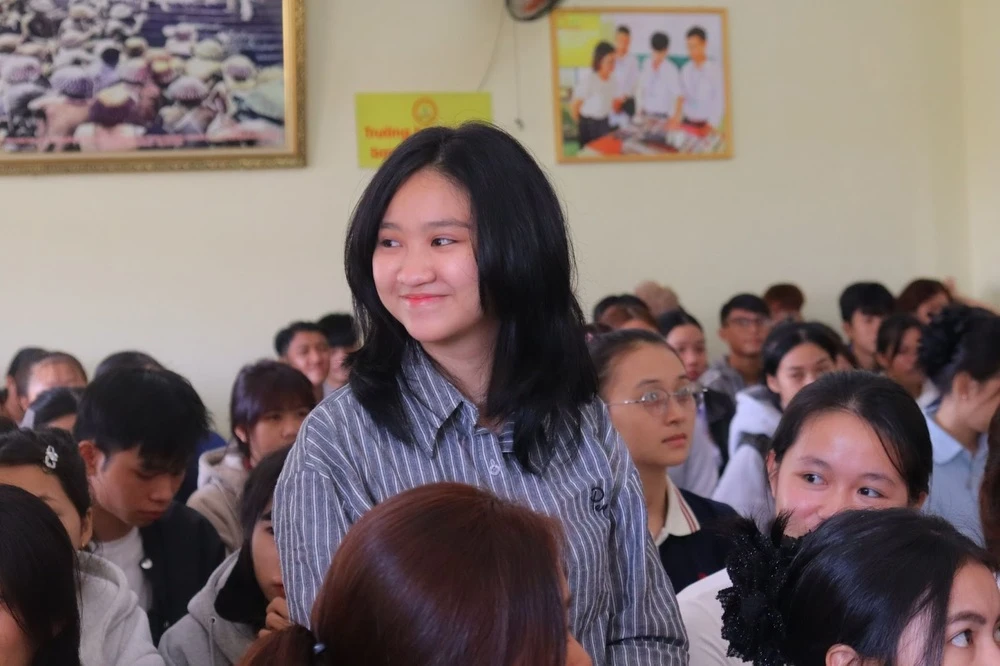 Trường Cao đẳng Đại Việt Đà Nẵng - Trao 3 suất học bổng “nóng” cho tân sinh viên