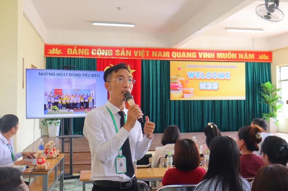 Trường Cao đẳng Đại Việt Đà Nẵng - Trao 3 suất học bổng “nóng” cho tân sinh viên