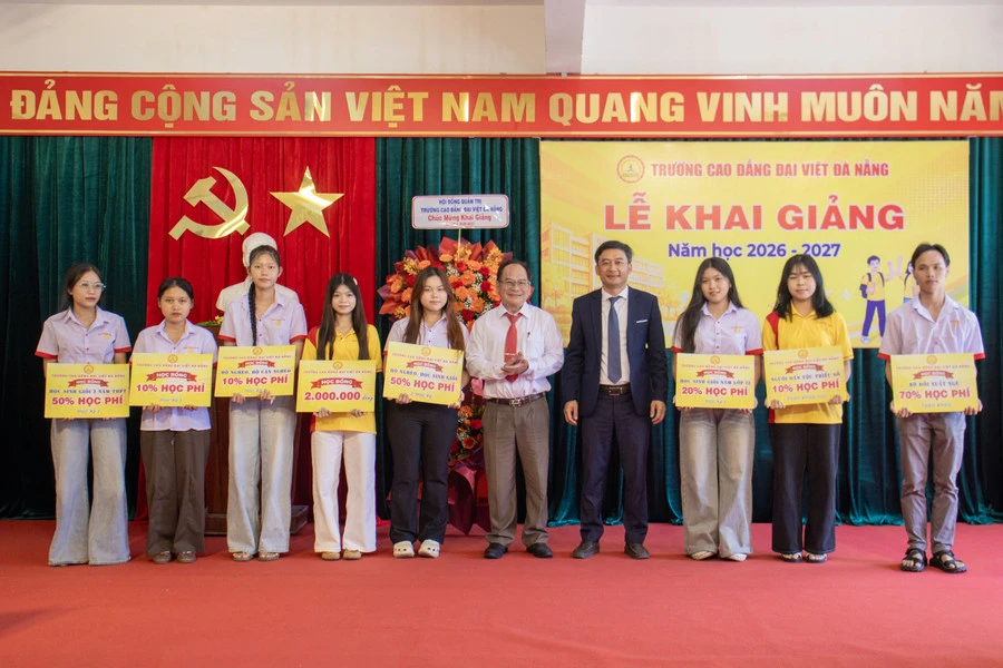 TRƯỜNG CAO ĐẲNG ĐẠI VIỆT ĐÀ NẴNG TRAO HÀNG TRĂM HỌC BỔNG, SẴN SÀNG HÀNH TRÌNH MỚI