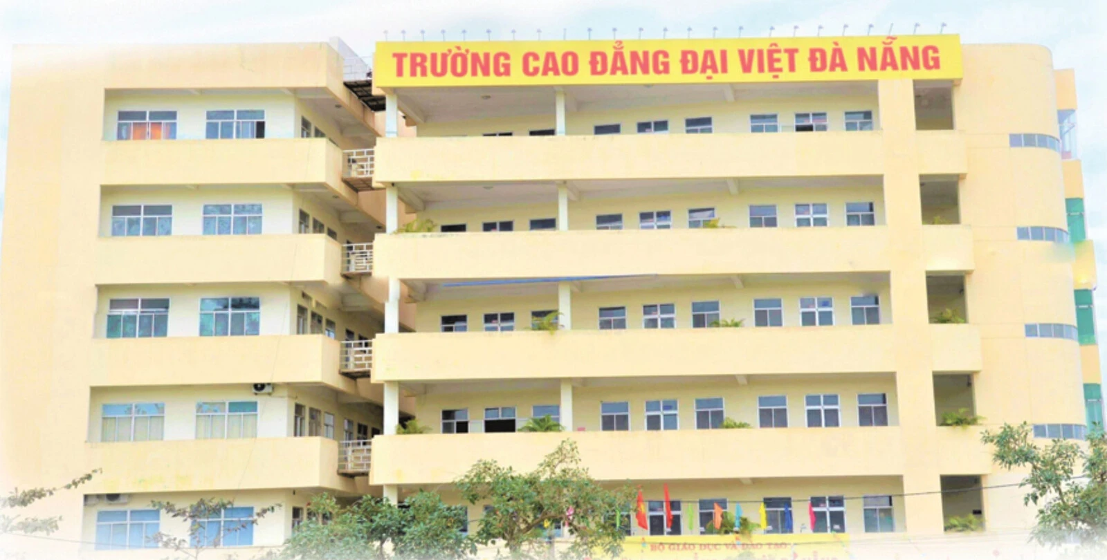 TỪ KHÁT VỌNG TIÊN PHONG ĐẾN THƯƠNG HIỆU GIÁO DỤC NGHỀ NGHIỆP MIỀN TRUNG