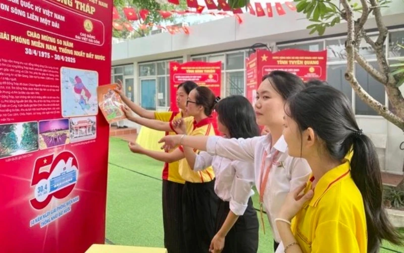 Xúc Động Với 187 Lá Cờ Tổ Quốc Đến Từ 63 Tỉnh, Thành Và Huyện Đảo