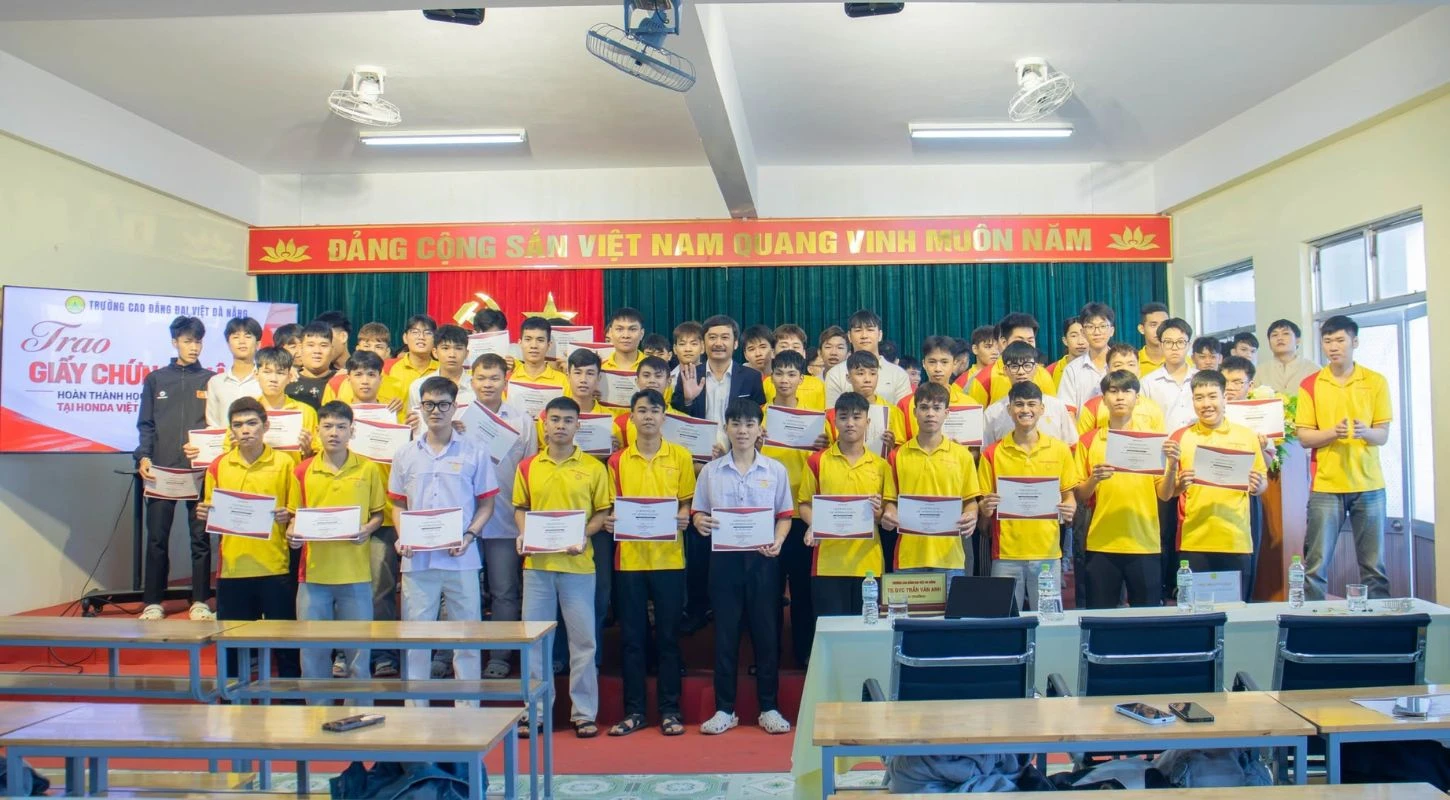 +1 “TỜ A4” QUYỀN LỰC TRÊN HÀNH TRÌNH TRỞ THÀNH DÂN KỸ THUẬT Ô TÔ CHUYÊN NGHIỆP | Trường Cao Đẳng Đại Việt Đà Nẵng