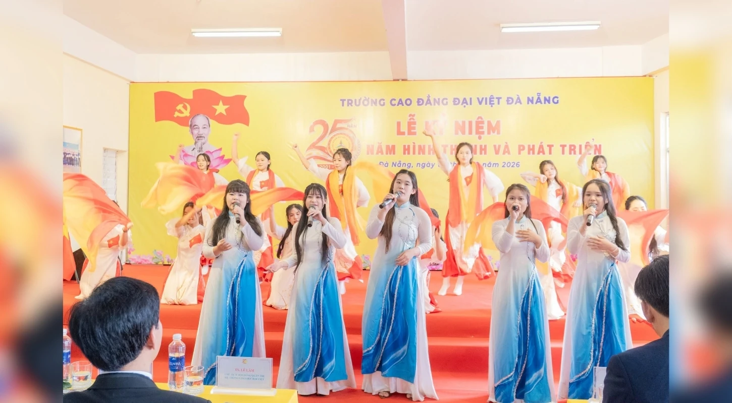 CÁC ĐỘI VĂN NGHỆ, ĐỘI LỄ TÂN, ĐỘI XUNG KÍCH GÓP SỨC TẠO NÊN THÀNH CÔNG CHƯƠNG TRÌNH KỶ NIỆM 25 NĂM TRƯỜNG CAO ĐẲNG ĐẠI VIỆT ĐÀ NẴNG | Trường Cao Đẳng Đại Việt Đà Nẵng