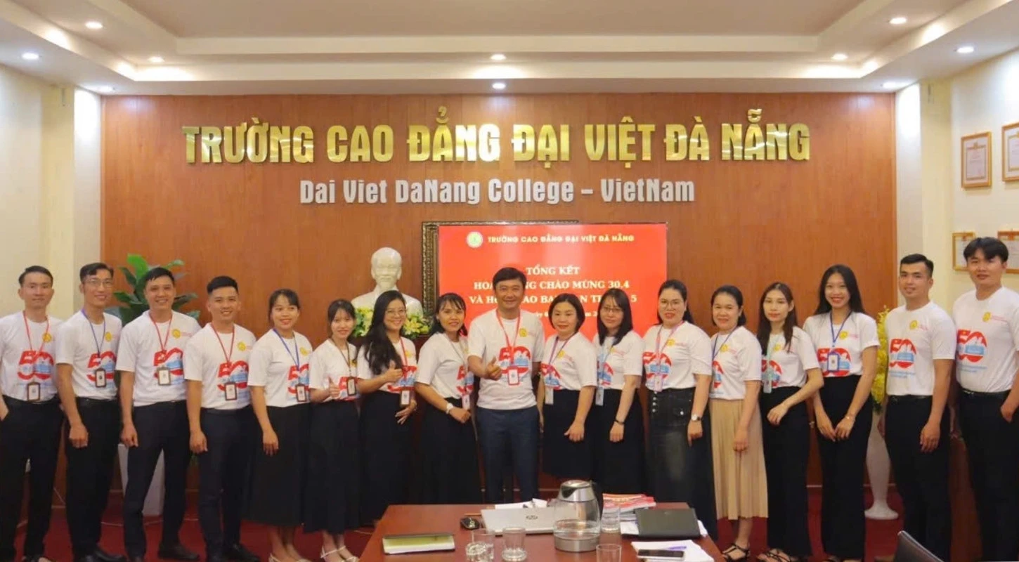 Chuỗi Hoạt Động Của Sinh Viên Dve Kỷ Niệm 50 Năm Ngày Giải Phóng Miền Nam | Trường Cao Đẳng Đại Việt Đà Nẵng