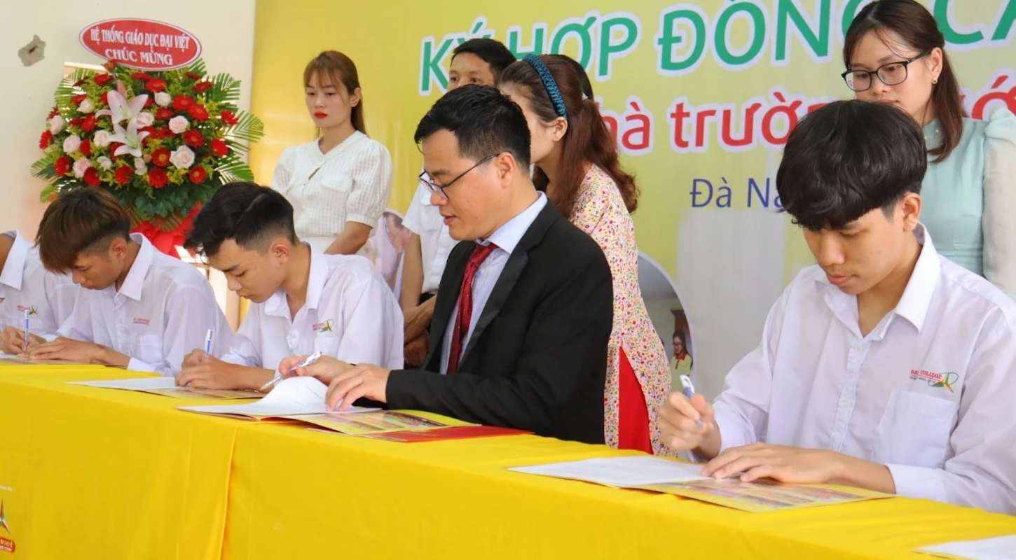 Chương Trình Ký Hợp Đồng Cam Kết Việc Làm K23 | Trường Cao Đẳng Đại Việt Đà Nẵng