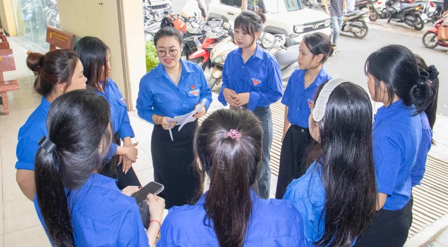 ĐỘI HÌNH THANH NIÊN XUNG KÍCH SẴN SÀNG RA QUÂN