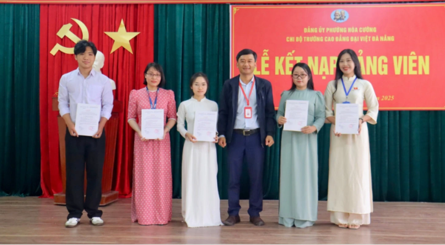 Hành trình từ 'hạt giống đỏ' đến đảng viên vừa 'hồng' vừa 'chuyên'