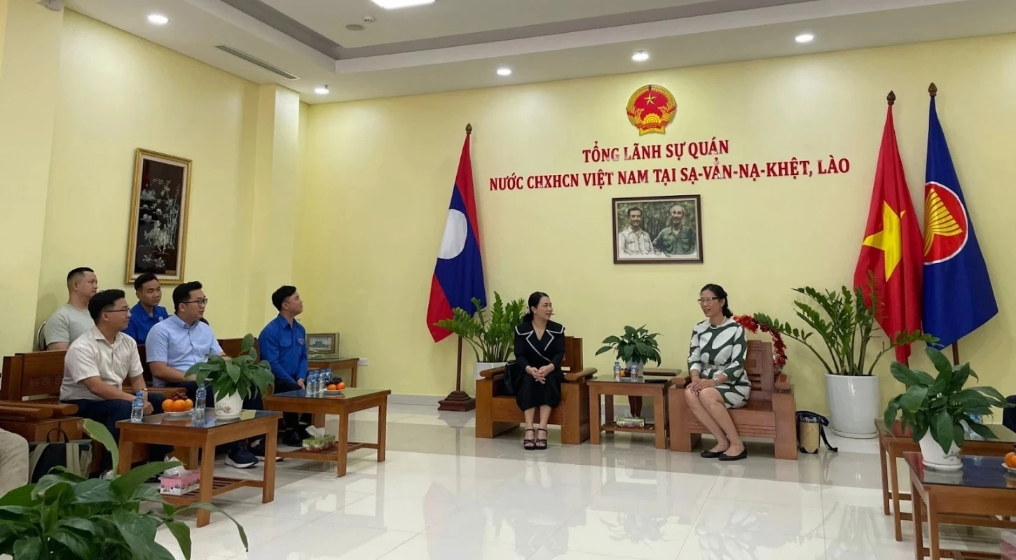 Hệ Thống Giáo Dục Đại Việt Khám Bệnh, Phát Thuốc Tại Savannakhet | Trường Cao Đẳng Đại Việt Đà Nẵng