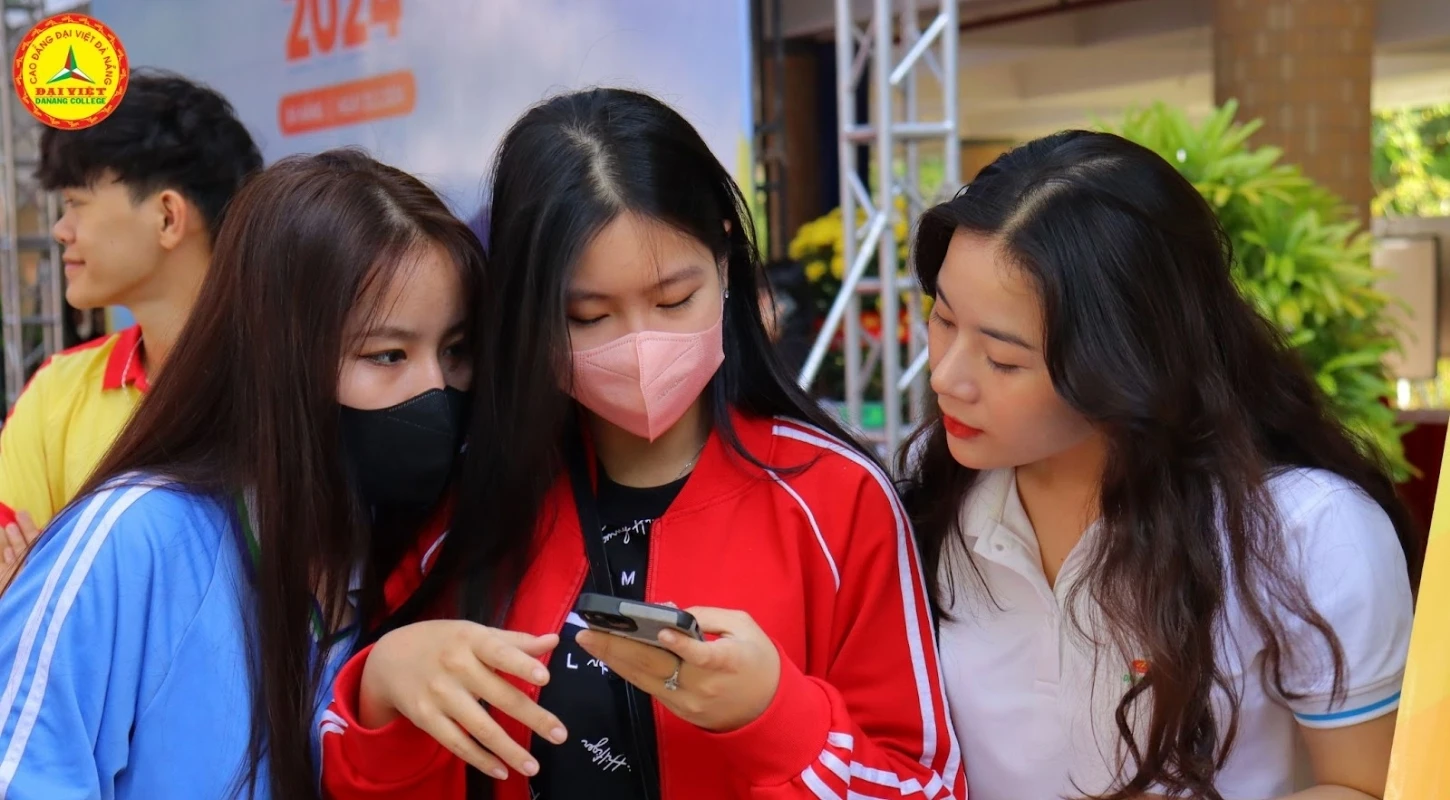 Học Sinh Thpt Hào Hứng Với Gian Hàng Tuyển Sinh Của Trường Cao Đẳng Đại Việt Đà Nẵng 2024 | Trường Cao Đẳng Đại Việt Đà Nẵng