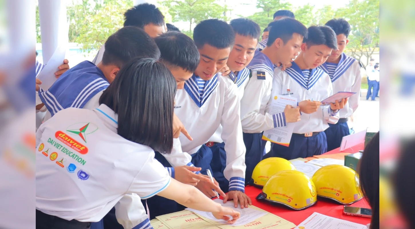 Hướng Nghiệp Cho 300 Thanh Niên Xuất Ngũ 2025 | Trường Cao Đẳng Đại Việt Đà Nẵng