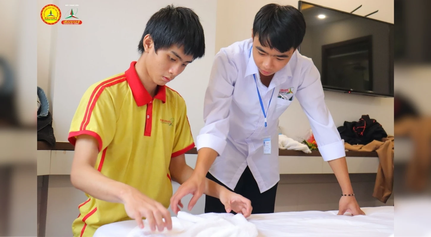 Khám Phá Tiết Học Nghiệp Vụ Buồng Sinh Viên Ngành Quản Trị Khách Sạn | Trường Cao Đẳng Đại Việt Đà Nẵng
