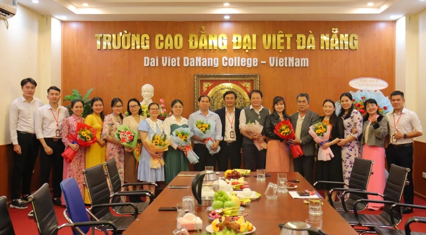 Kỷ Niệm 41 Năm Ngày Nhà Giáo Việt Nam 20/11 | Trường Cao Đẳng Đại Việt Đà Nẵng