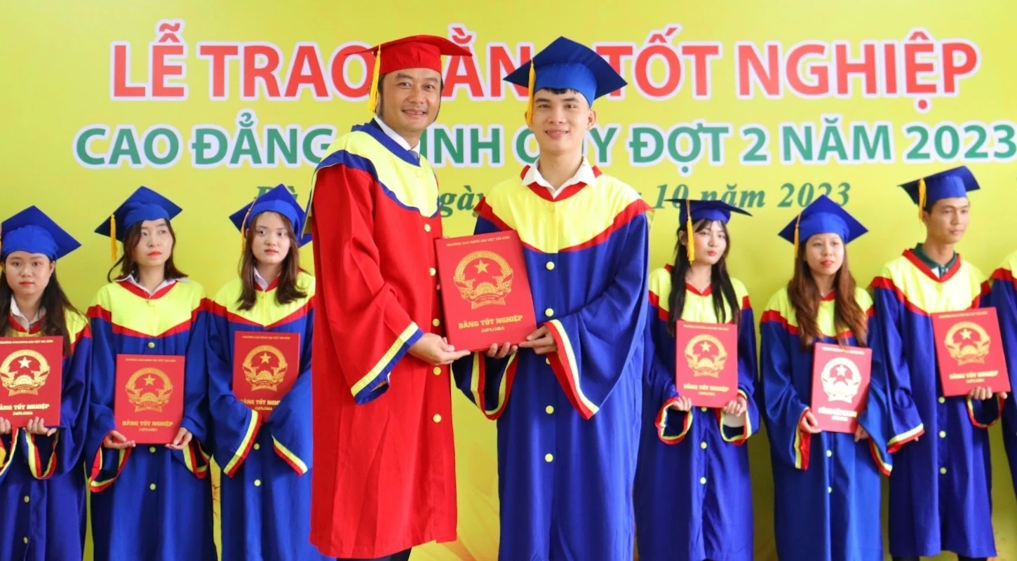Lễ Tốt Nghiệp 2023 Hơn 200 Tân Cử Nhân Gia Nhập Thị Trường Lao Động | Trường Cao Đẳng Đại Việt Đà Nẵng