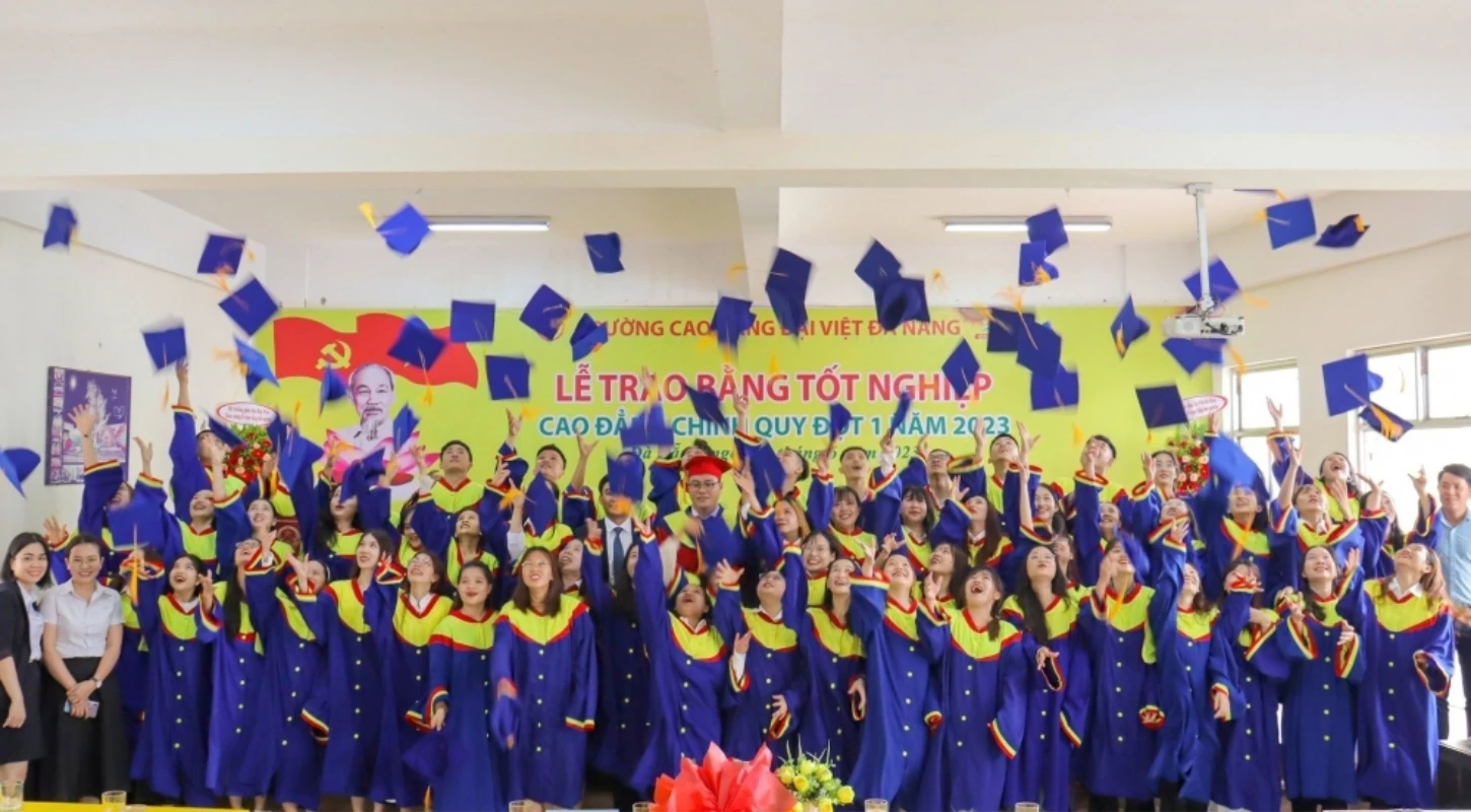 Lễ Tốt Nghiệp Khóa 19 Cao Đẳng Đại Việt Đà Nẵng | Trường Cao Đẳng Đại Việt Đà Nẵng