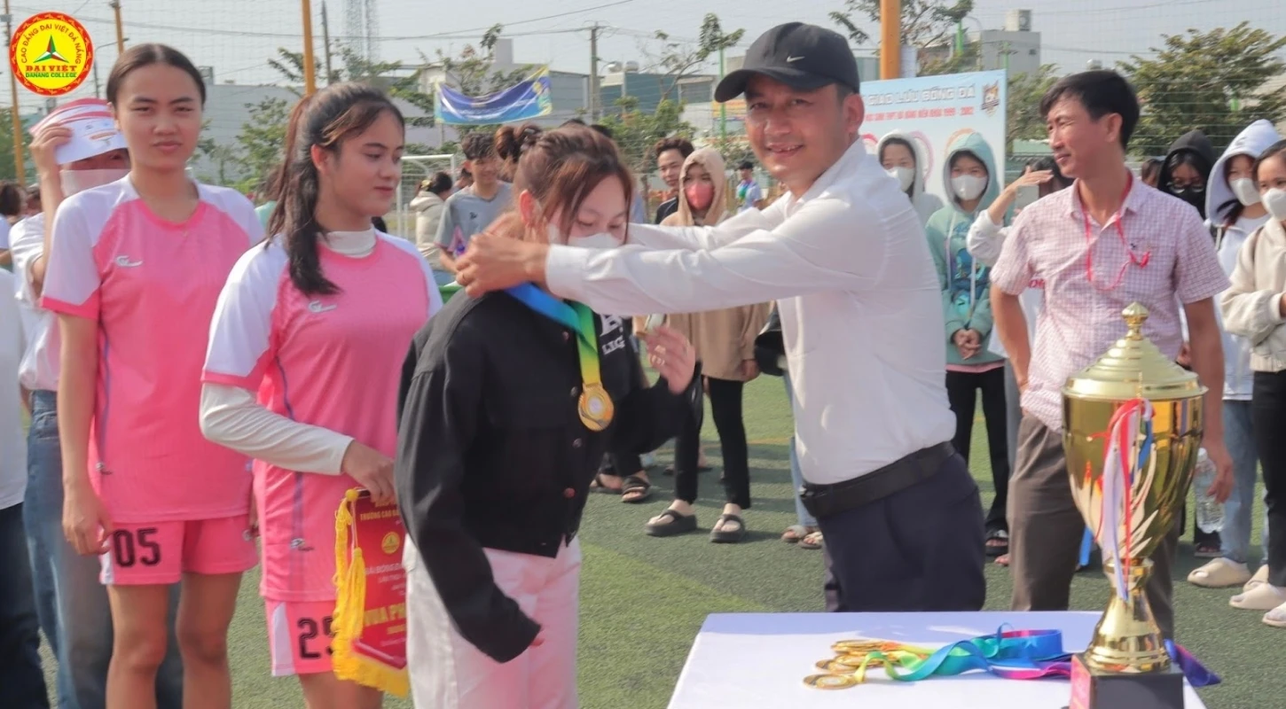 Lộ Diện Quán Quân Giải Bóng Đá Truyền Thống Dve Cup 2024 | Trường Cao Đẳng Đại Việt Đà Nẵng