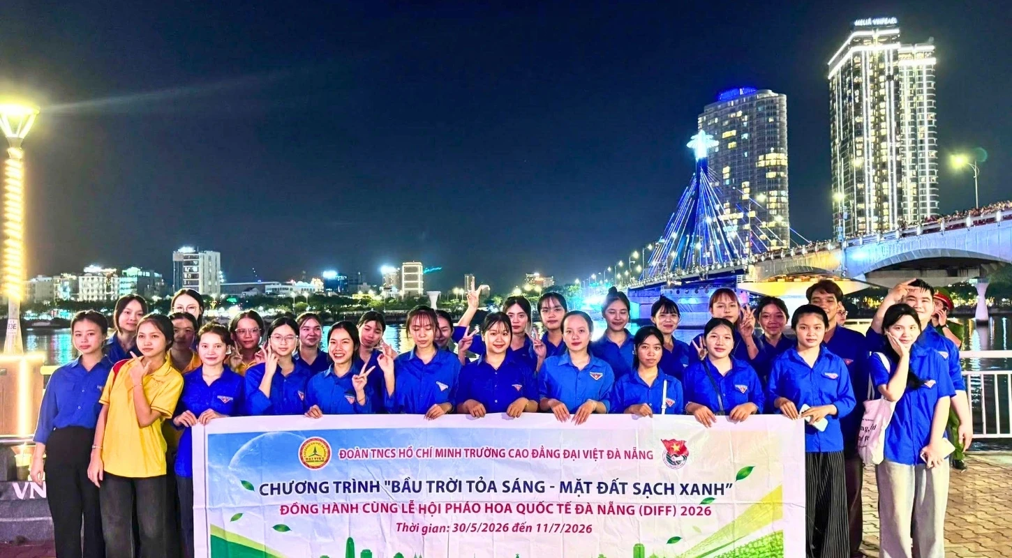 SINH VIÊN CAO ĐẲNG ĐẠI VIỆT ĐÀ NẴNG HOÀN THÀNH CHƯƠNG TRÌNH TÌNH NGUYỆN “BẦU TRỜI TỎA SÁNG – MẶT ĐẤT SẠCH XANH” TẠI LỄ HỘI PHÁO HOA QUỐC TẾ ĐÀ NẴNG (DIFF 2026) | Trường Cao Đẳng Đại Việt Đà Nẵng
