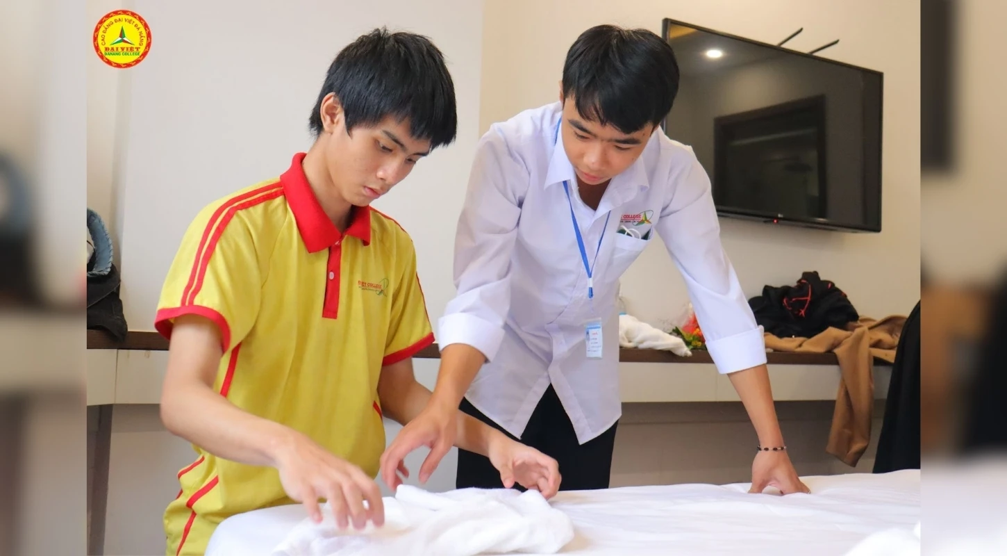 Sinh Viên Năm Nhất Gây Quỹ Hơn 8 Triệu Cho “Mùa Hè Cho Em” | Trường Cao Đẳng Đại Việt Đà Nẵng