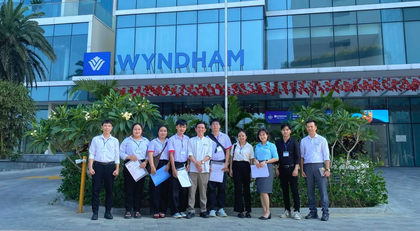 SINH VIÊN NGÀNH QUẢN TRỊ KHÁCH SẠN THAM GIA PHỎNG VẤN VÀ NHẬN VIỆC TẠI WYNDHAM SOLEIL DANANG HOTEL | Trường Cao Đẳng Đại Việt Đà Nẵng