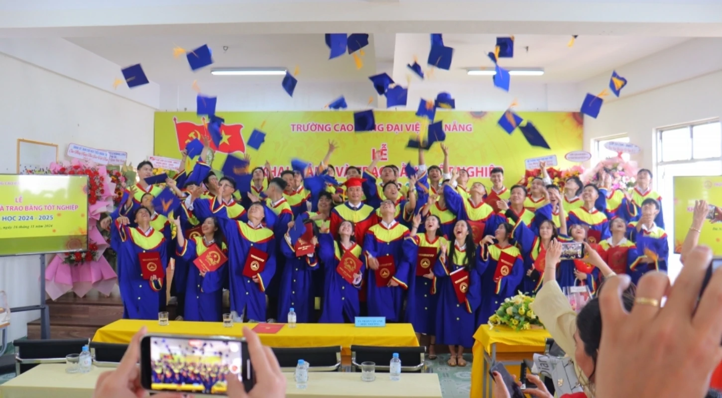 Tân Khoa Cần Chuẩn Bị Gì Cho Lễ Tốt Nghiệp? | Trường Cao Đẳng Đại Việt Đà Nẵng