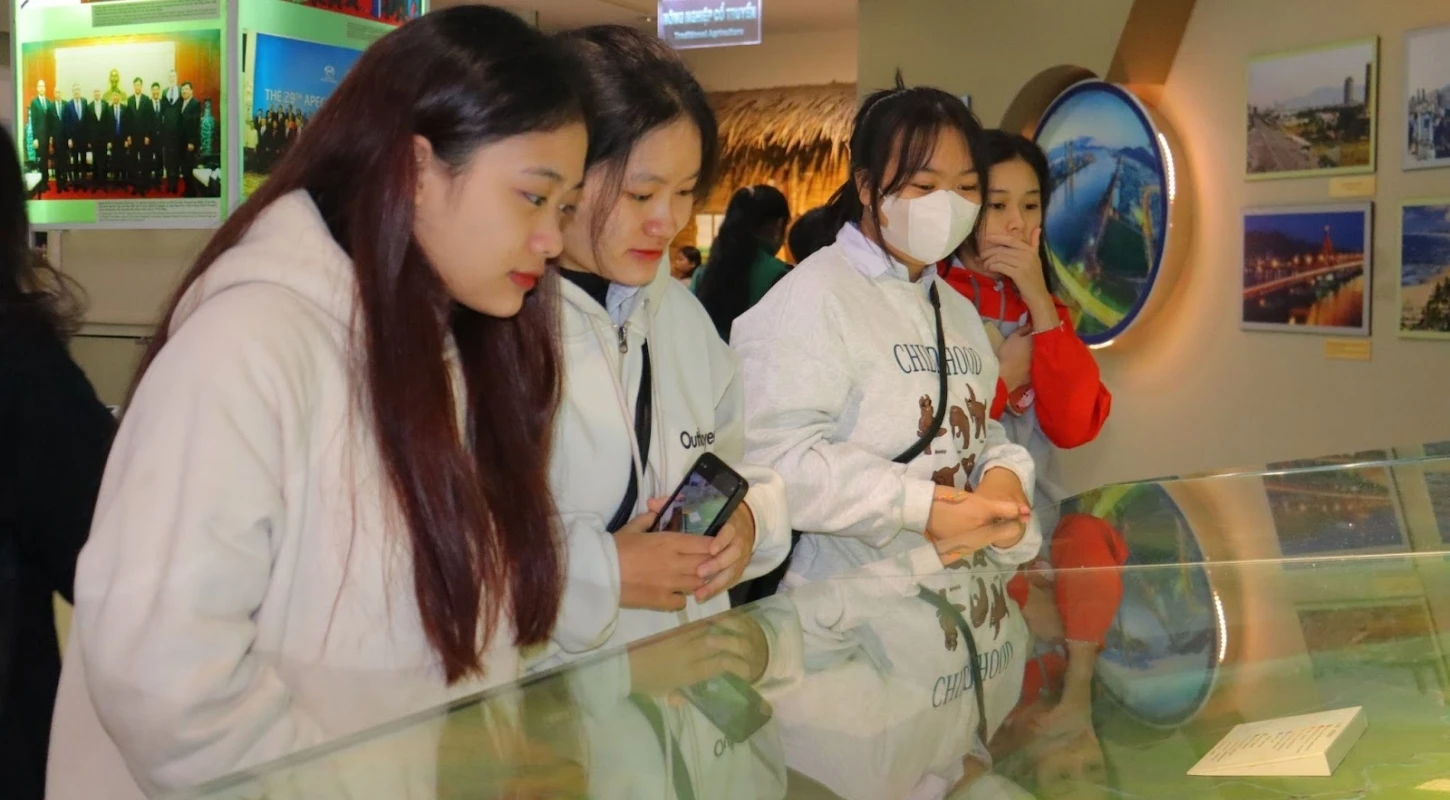 Tân Sinh Viên Đại Việt Đà Nẵng Thích Thú Với Môn Cơ Sở Văn Hóa | Trường Cao Đẳng Đại Việt Đà Nẵng