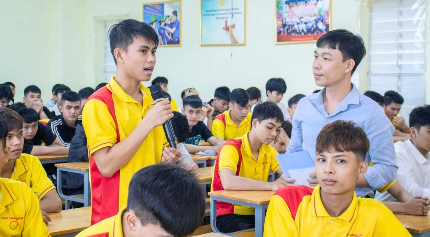 TRƯỜNG CAO ĐẲNG ĐẠI VIỆT ĐÀ NẴNG CẤP GIẤY XÁC NHẬN HOÀN THÀNH HỌC KỲ DOANH NGHIỆP CHO SINH VIÊN TẠI HONDA