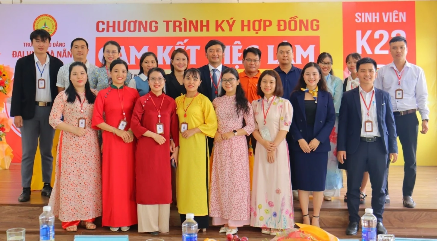 Trường Cao Đẳng Đại Việt Đà Nẵng Ký Hợp Đồng Cam Kết Việc Làm Với K23 | Trường Cao Đẳng Đại Việt Đà Nẵng