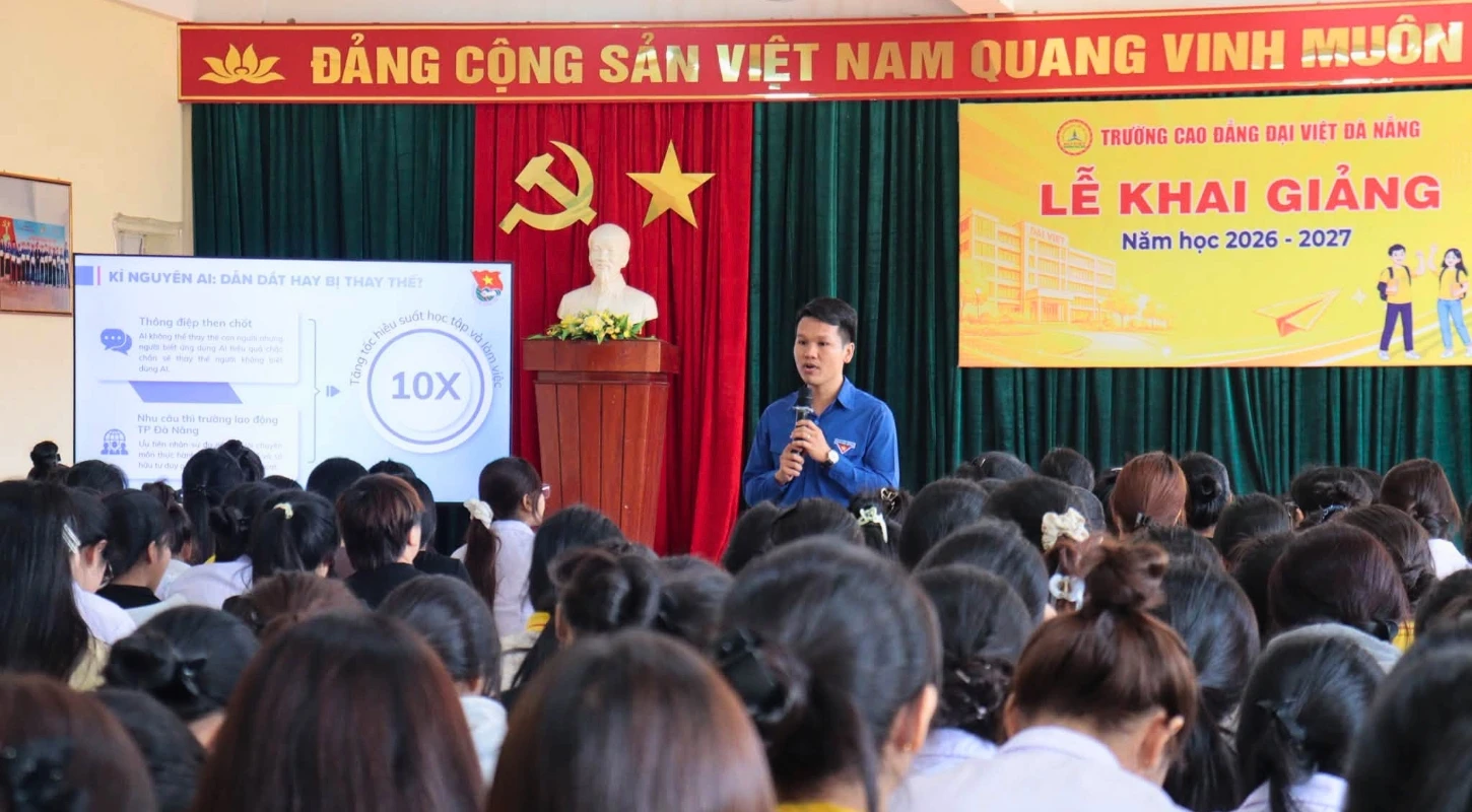 TUẦN SINH HOẠT CÔNG DÂN VÀ ĐỊNH HƯỚNG CHO TÂN SINH VIÊN KHÓA 26