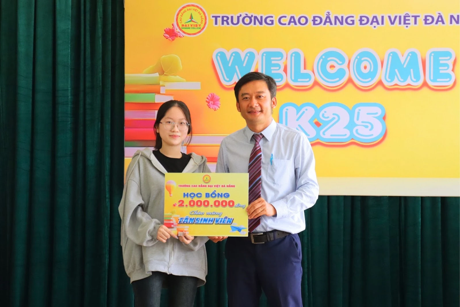 250 thí sinh trúng tuyển đợt 2 năm học 2025–2026 | Trường Cao Đẳng Đại Việt Đà Nẵng