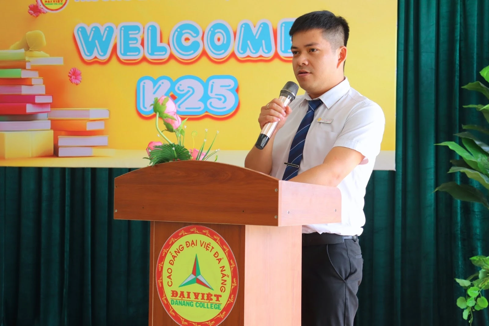 250 thí sinh trúng tuyển đợt 2 năm học 2025–2026 | Trường Cao Đẳng Đại Việt Đà Nẵng