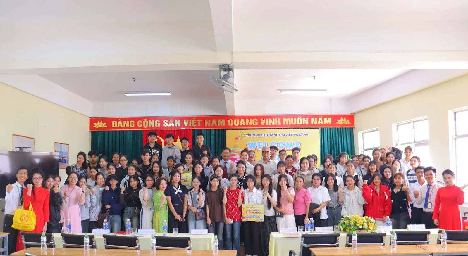 250 thí sinh trúng tuyển đợt 2 năm học 2025–2026 | Trường Cao Đẳng Đại Việt Đà Nẵng