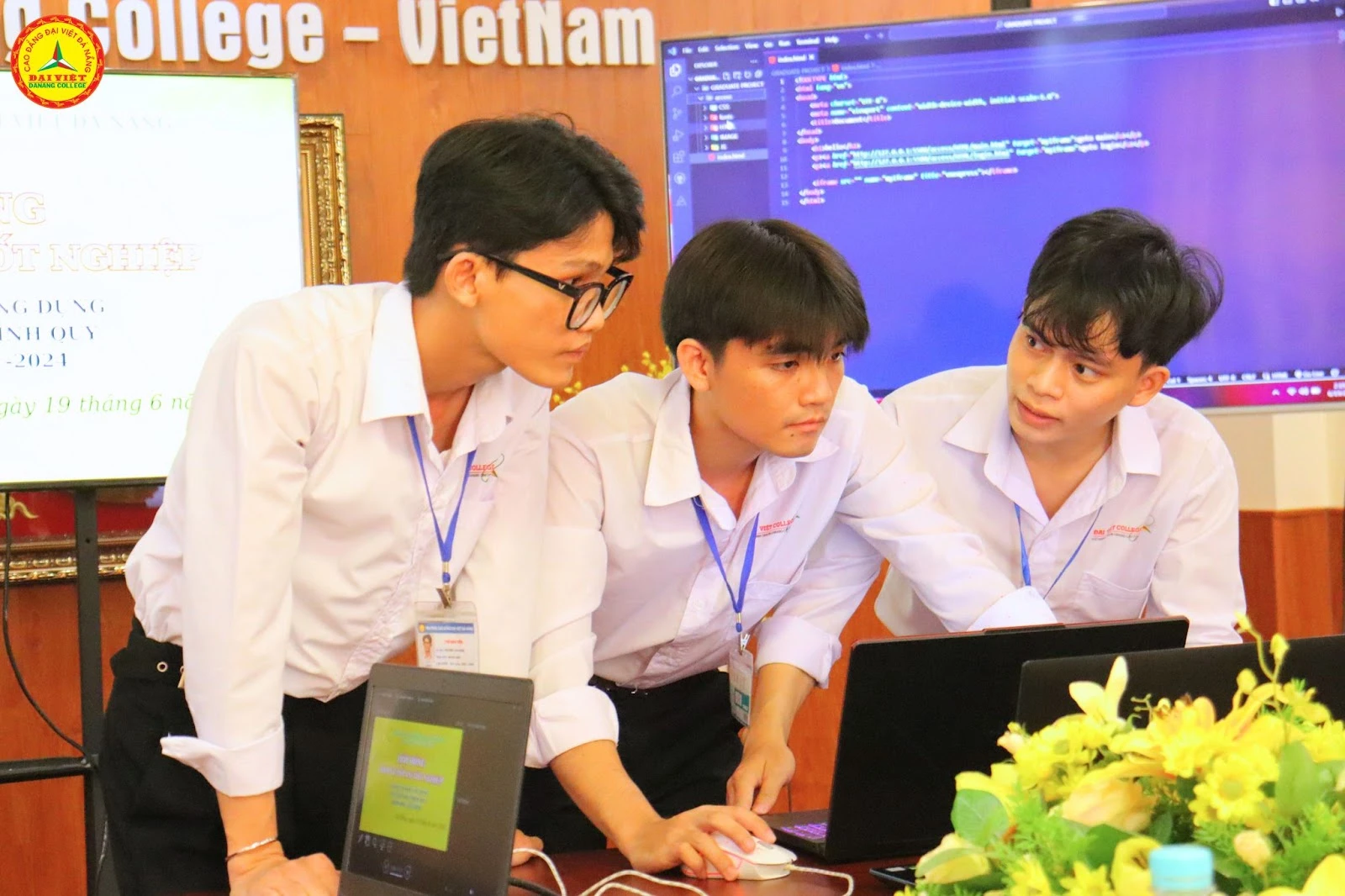 Bảo Vệ Đồ Án Cntt Lớp 21Ci1 Trường Cao Đẳng Đại Việt Đà Nẵng