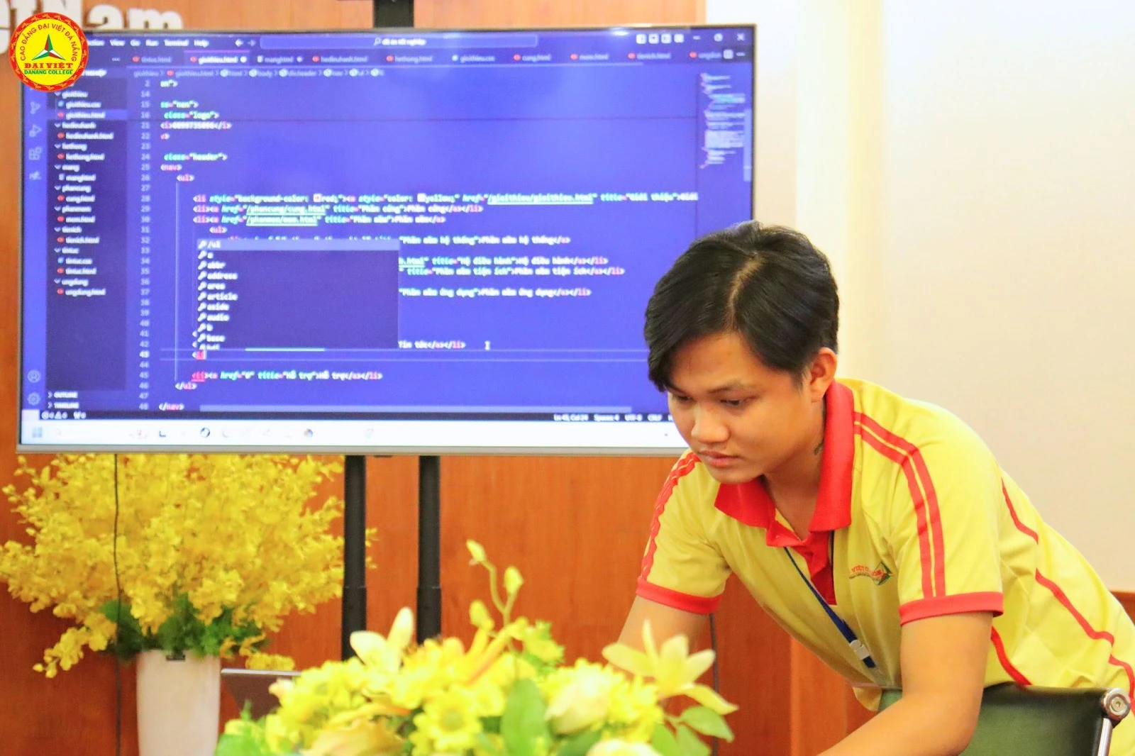 Bốn Nhóm Ngành Thu Hút Thí Sinh 2024 – Xu Hướng Chọn Nghề & Đào Tạo Tại Trường Cao Đẳng Đại Việt Đà Nẵng