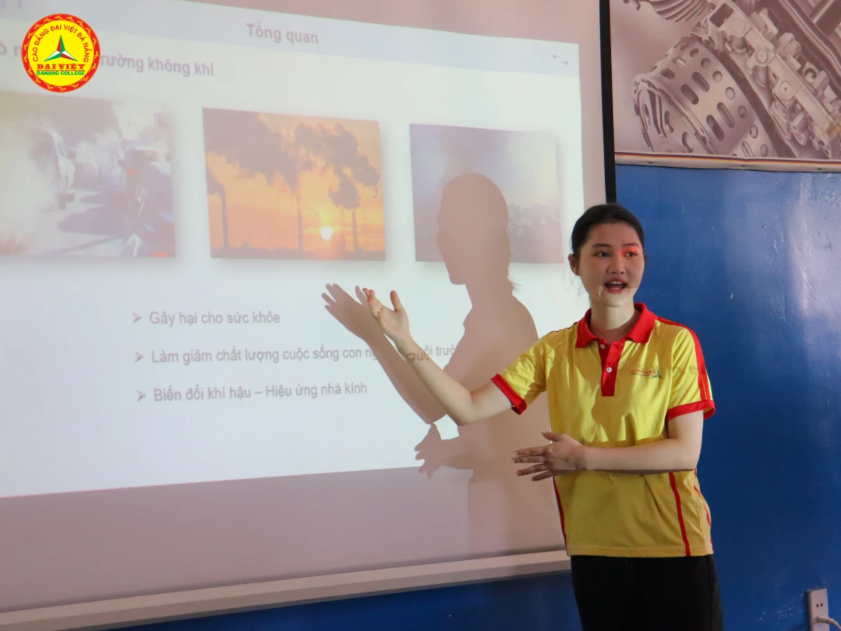 Bông Hồng Duy Nhất Ngành Công Nghệ Ô Tô K21 Trường Cao Đẳng Đại Việt Đà Nẵng