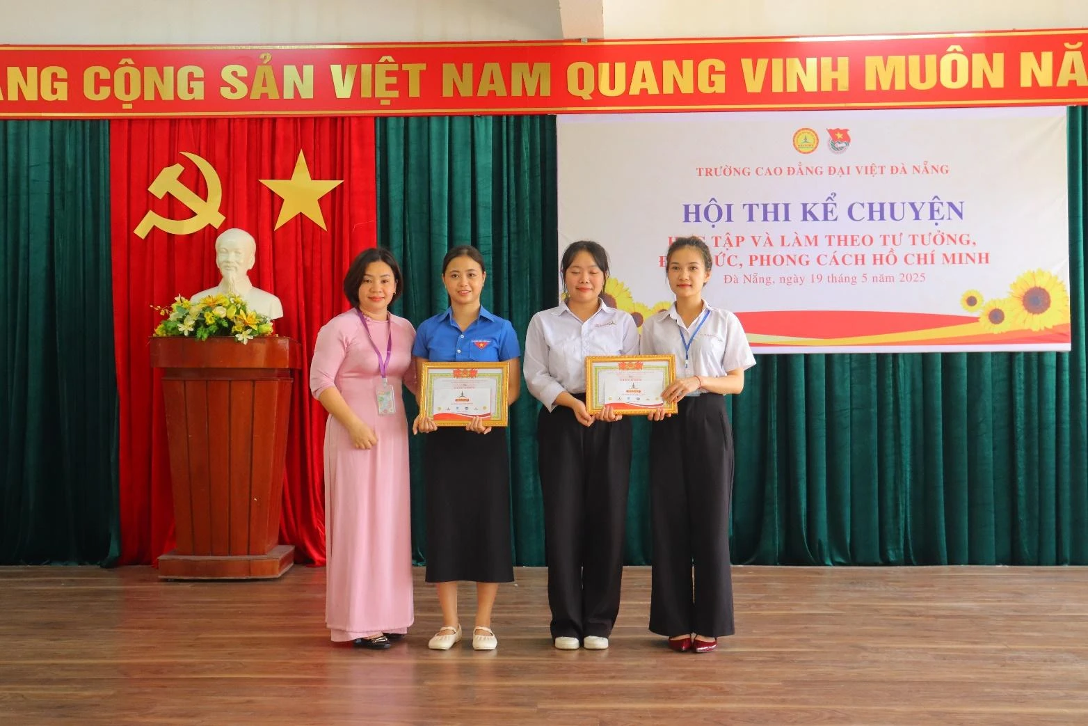 Hoạt động sinh viên Trường Cao đẳng Đại Việt Đà Nẵng kỷ niệm 135 năm Ngày sinh Chủ tịch Hồ Chí Minh