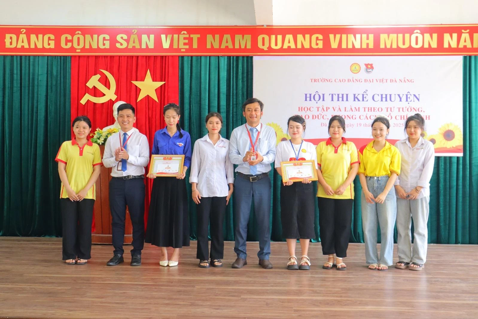 Hoạt động sinh viên Trường Cao đẳng Đại Việt Đà Nẵng kỷ niệm 135 năm Ngày sinh Chủ tịch Hồ Chí Minh