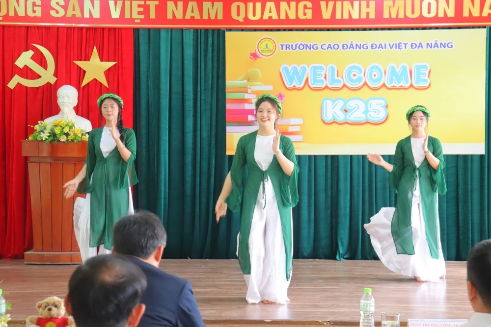 Chào đón 150 Tân Sinh Viên K25 Nhập Học 17/9/2025 | Trường Cao Đẳng Đại Việt Đà Nẵng