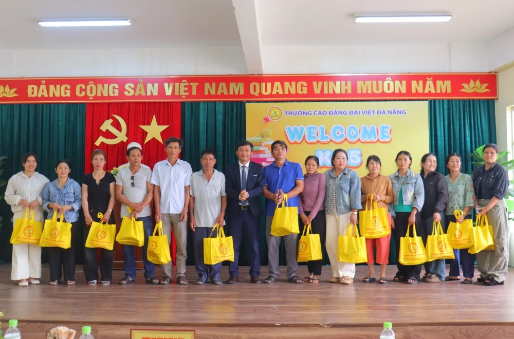 Chào đón 150 Tân Sinh Viên K25 Nhập Học 17/9/2025 | Trường Cao Đẳng Đại Việt Đà Nẵng