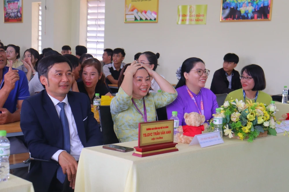 Chào đón 150 Tân Sinh Viên K25 Nhập Học 17/9/2025 | Trường Cao Đẳng Đại Việt Đà Nẵng