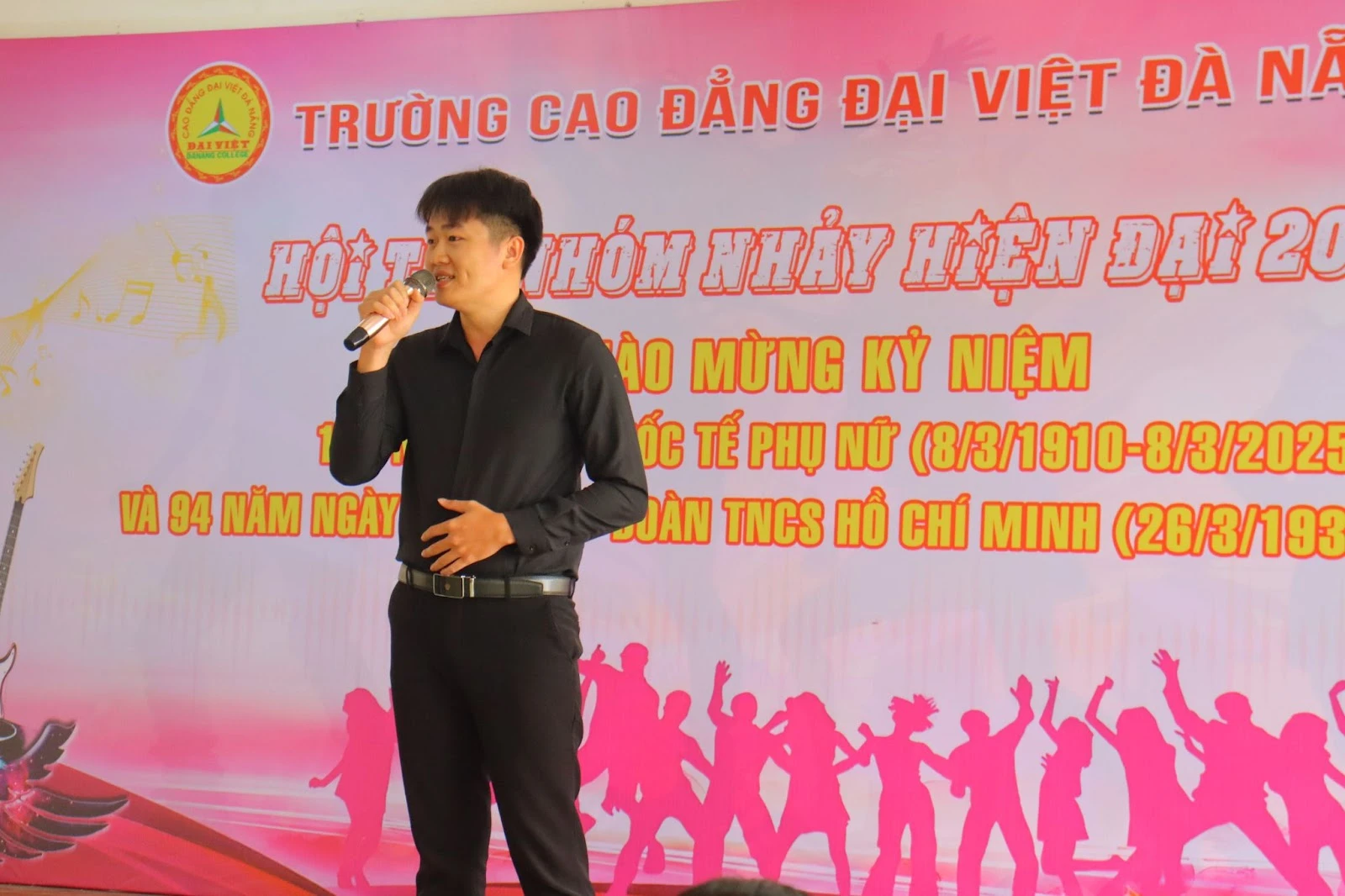 Hội thi Nhảy hiện đại – Hoạt động sinh viên Trường Cao Đẳng Đại Việt Đà Nẵng sôi động và ấn tượng