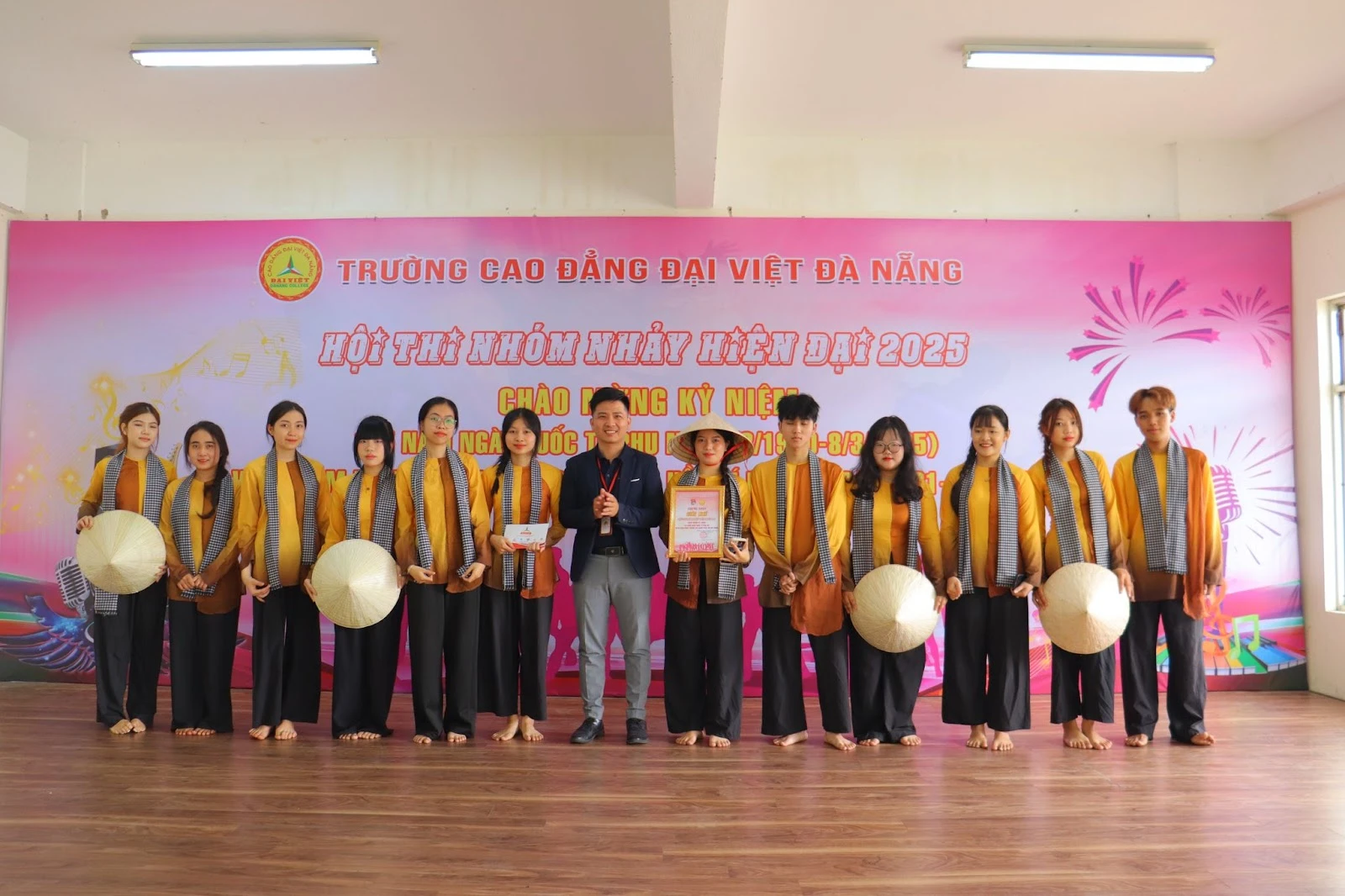 Hội thi Nhảy hiện đại – Hoạt động sinh viên Trường Cao Đẳng Đại Việt Đà Nẵng sôi động và ấn tượng