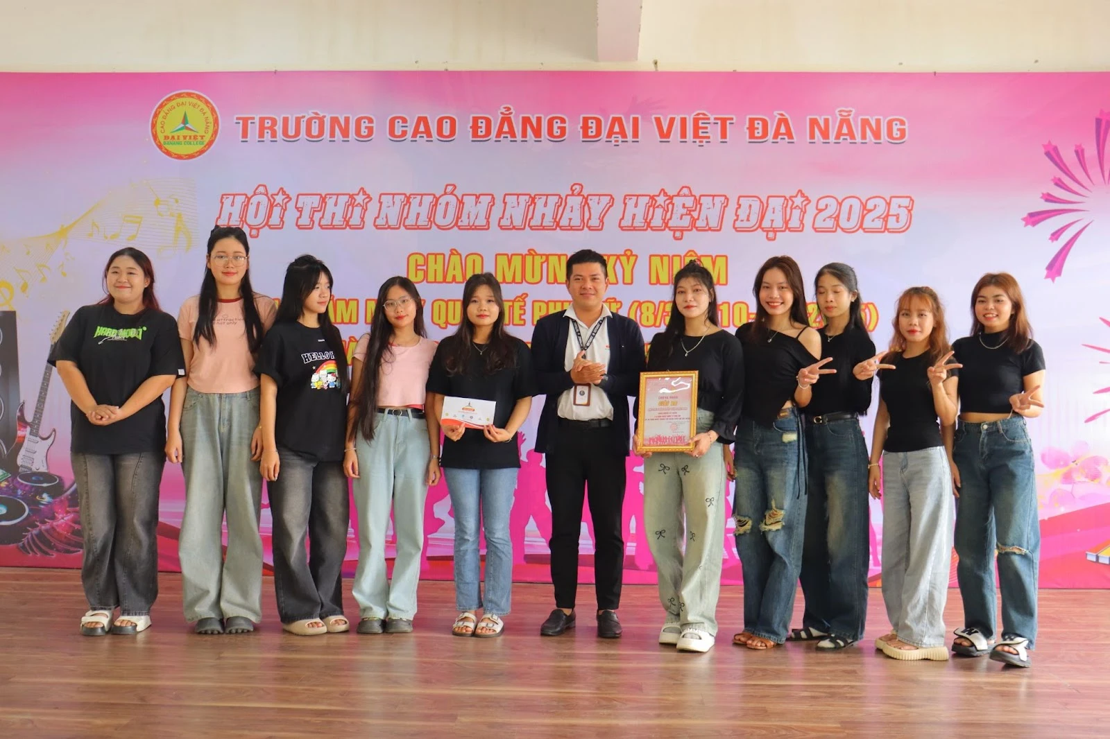 Hội thi Nhảy hiện đại – Hoạt động sinh viên Trường Cao Đẳng Đại Việt Đà Nẵng sôi động và ấn tượng