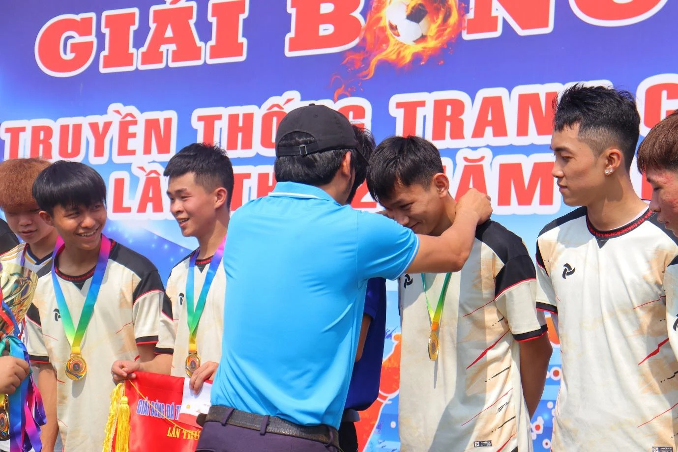 Chung kết Giải Bóng Đá Truyền Thống DVE 2025 – Trường Cao đẳng Đại Việt Đà Nẵng