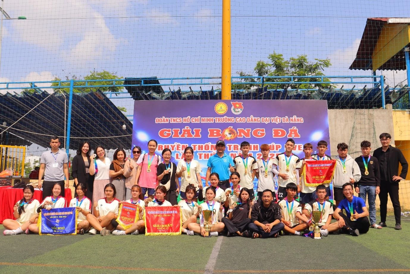 Chung kết Giải Bóng Đá Truyền Thống DVE 2025 – Trường Cao đẳng Đại Việt Đà Nẵng