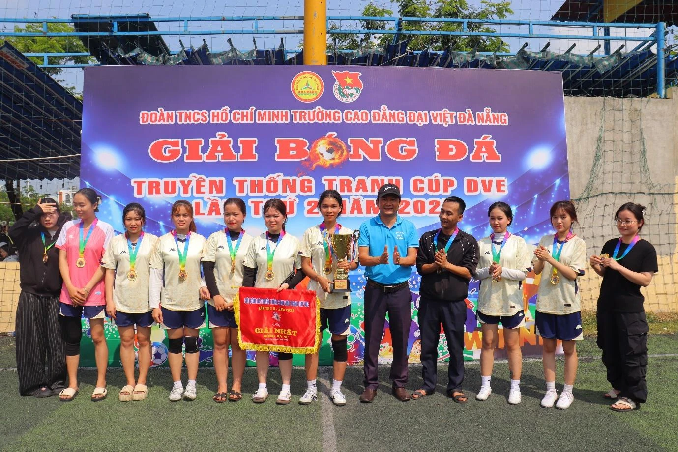 Chung kết Giải Bóng Đá Truyền Thống DVE 2025 – Trường Cao đẳng Đại Việt Đà Nẵng