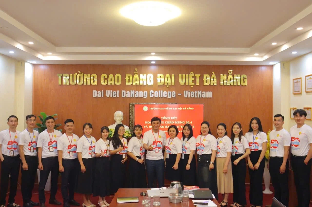 Sinh viên Trường Cao đẳng Đại Việt Đà Nẵng | Phòng Công tác Sinh viên với chuỗi hoạt động kỷ niệm 50 năm Giải phóng miền Nam
