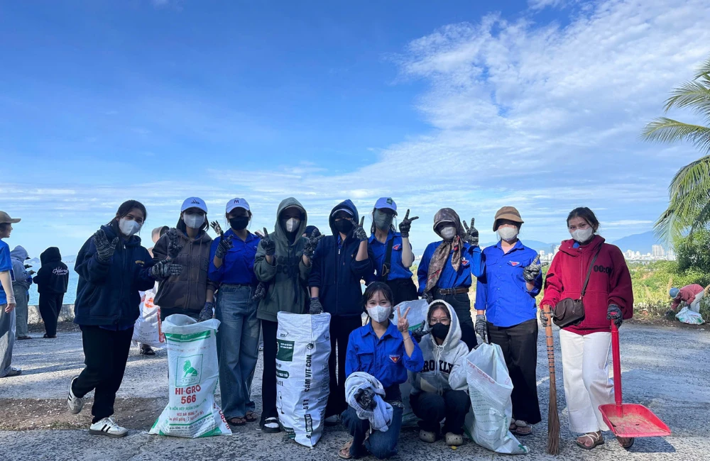 CLEAN UP SƠN TRÀ: TUỔI TRẺ ĐẠI VIỆT HÀNH ĐỘNG VÌ BIỂN XANH